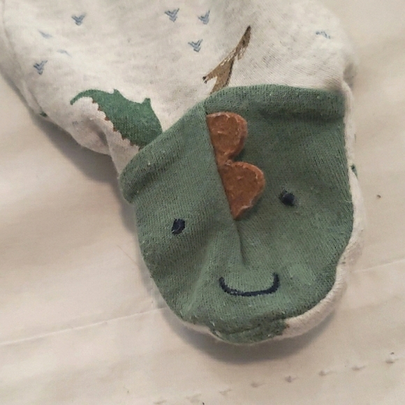 π CARTER'S - Grey & Dino print Footie PJ - Size 3-6M - Picture 4 of 5